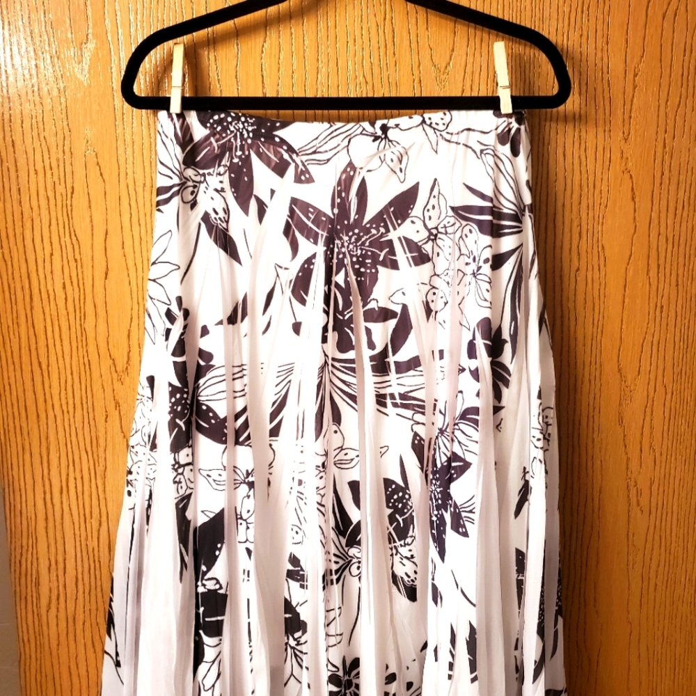 Maurices Black & White Skirt